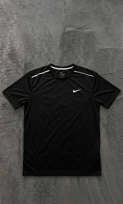 Dry fit Nike Preta